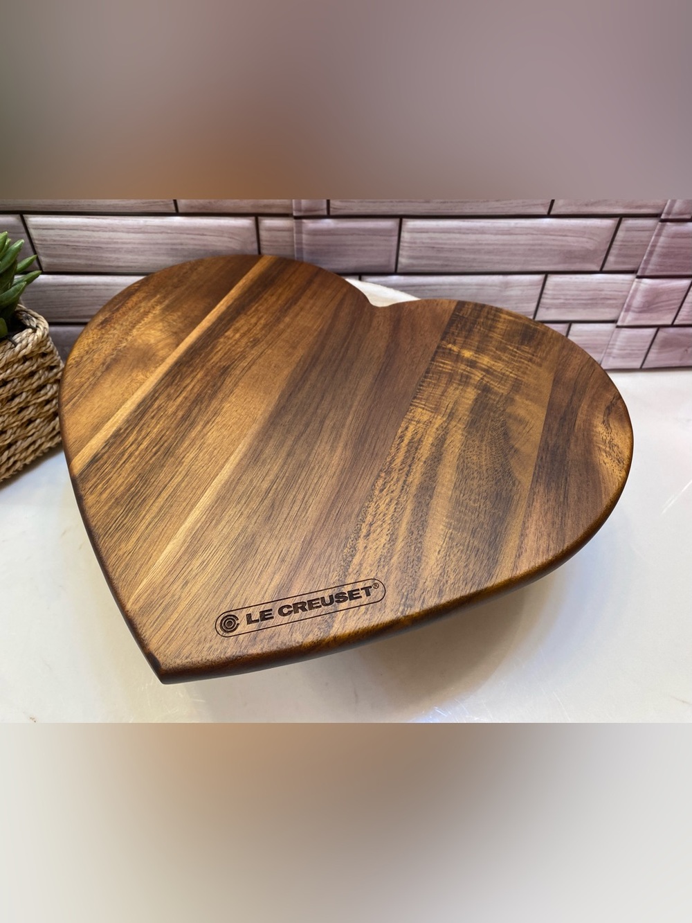 Le Creuset ❤️Heart Acacia Wood Serving Board 33cm New in Box